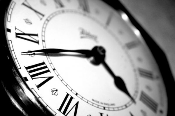 Mikor kell az órát állítani 2022 őszén a téli időszámításra való átállás miatt?