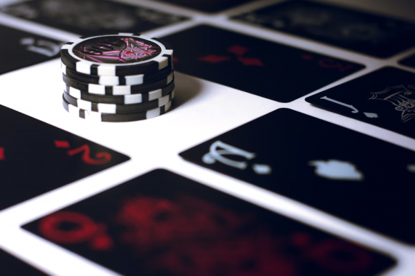 A szerencsejáték szabályozásának a jelentősége az online és élő kaszinó oldalakon