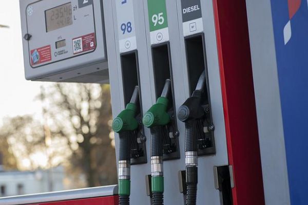 Nagyra nyílik az olló a benzin és a gázolaj ára között