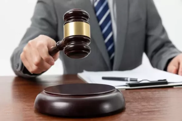 jogi peren kívüli vitarendezés