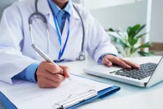 Kevesebb félelem, gyorsabb vizsgálat: innovatív eszközökkel gyógyítanak a jövő gyermekorvosai