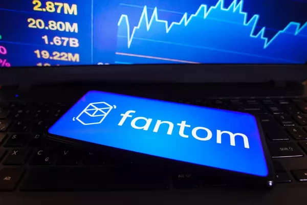 KangaMoon bejelenti a CMC listázását, miközben a KANG, a Fantom és a Solana árfolyama emelkedik.