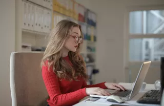 Munkanélküli lettél? 5 alapelv, amit mindenkinek tudnia kell az álláskeresők ellátásáról
