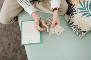 A múlt bére, a jövő nyugdíja: így hozza mai szintre a valorizáció a régi kereseteket