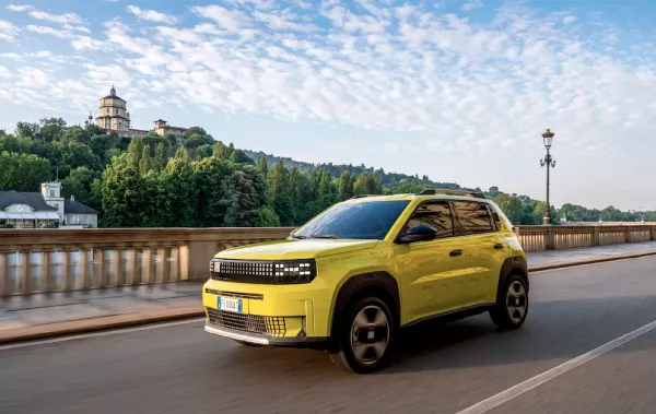 A Fiat autóipari újdonságot mutat be: italoskartonból újrahasznosított anyag kerül az új modellbe