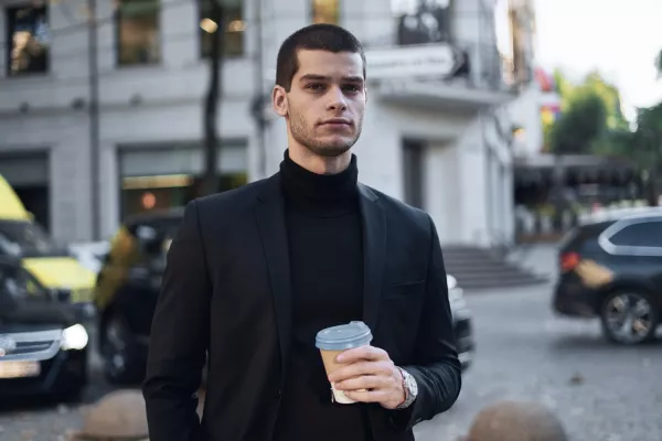 Öltönykalauz férfiaknak: A 3 szín, ami garantálja az eleganciát