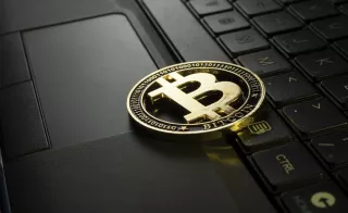 Bitcoin a kaszinóban: előnyök, kockázatok és a legjobb külföldi platformok