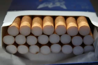 Cigaretta, IQOS, e-cigaretta: melyik a legdrágább szokás 2026-ban kalkulátorral számolva?