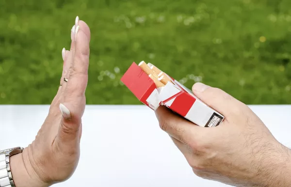 Mennyibe kerül egy doboz cigi magyarországon 2026-ban?