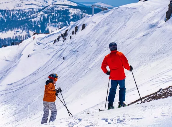 Síelés biztonságban: mit tud valójában egy jó síbiztosítás?