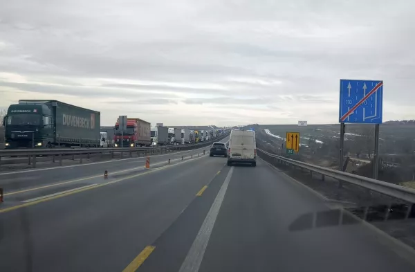 Az M1-es autópályán nagyobb körültekintéssel kell közlekedni