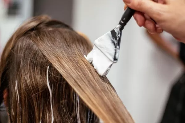 Mi a különbség a hagyományos és a professzionális hajfesték között?