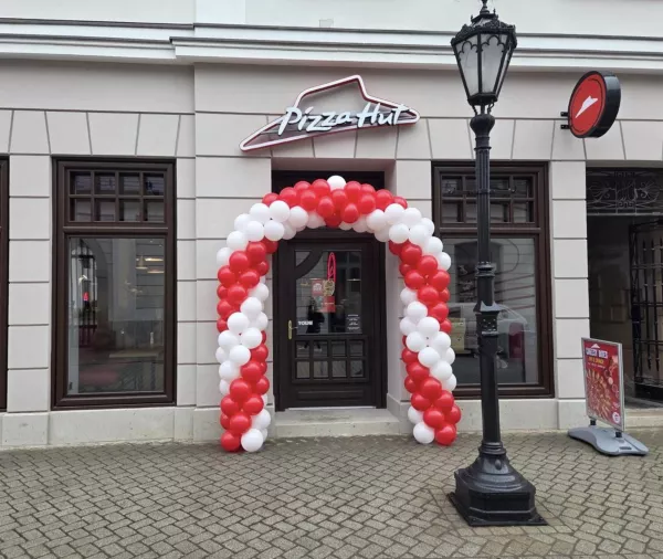 Megújult Pizza Hut nyílt Eger belvárosában