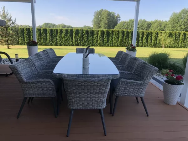 Időtálló kerti kényelem: Útmutató az ideális kerti bútorok kiválasztásához