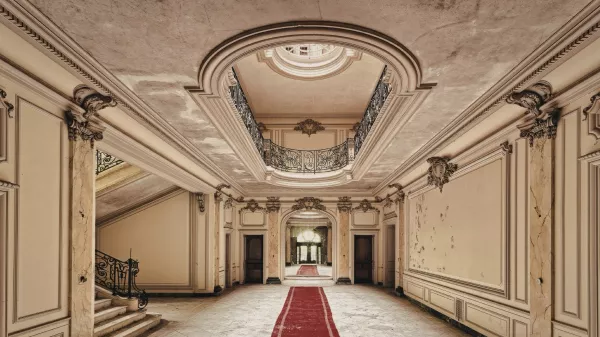 Hogyan erősíti a luxus hangulata és a magas tétek világa a játékélményt?