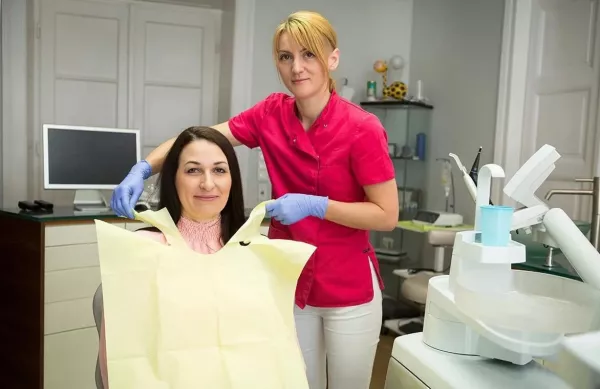 Bölcsességfog problémák: mikor forduljon fogorvoshoz?