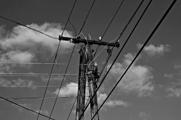 Kiegyenlítő energia fogalma és jelentése a magyar villamos energia ellátásban.