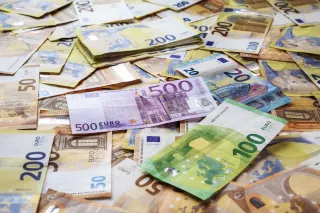 Már 15 devizát válthatnak díjmentesen az erstések George-ban